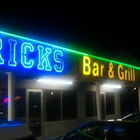 Foto tomada en Hydro Bar &amp; Grill  por Frankie H. el 2/26/2012
