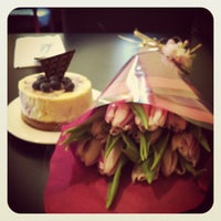 รูปภาพถ่ายที่ Finale Desserterie &amp;amp; Bakery โดย Britni d. เมื่อ 4/5/2012
