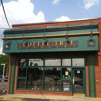 Foto scattata a The Coffee Tree Roasters da Christina R. il 5/28/2012