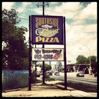 5/11/2012 tarihinde Mattziyaretçi tarafından Southside Flying Pizza'de çekilen fotoğraf