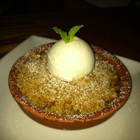 Das Foto wurde bei Apizz Restaurant von Van am 6/23/2012 aufgenommen