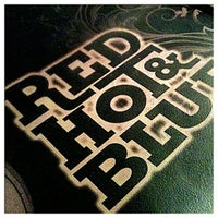 8/12/2012 tarihinde Eric K.ziyaretçi tarafından Red Hot &amp;amp; Blue Herndon'de çekilen fotoğraf