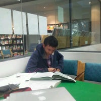 4/22/2012 tarihinde Ben L.ziyaretçi tarafından Gordon Library'de çekilen fotoğraf