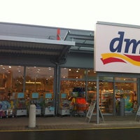 รูปภาพถ่ายที่ dm-drogerie markt โดย Winfried S. เมื่อ 7/20/2012