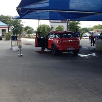 4/13/2012 tarihinde Kelley M.ziyaretçi tarafından Bill&amp;#39;s Car Wash and Detailing Centers'de çekilen fotoğraf