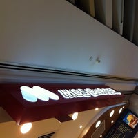 Photo taken at MOS Burger by Weng C. on 7/8/2012