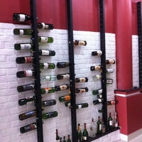 Foto tomada en Cái Thùng Gỗ - Restaurant &amp;amp; Wine Store  por Meiji M. el 2/24/2012