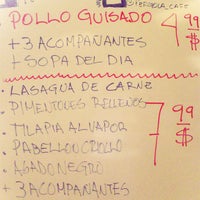 2/21/2012 tarihinde Mauricio Gómez - P.ziyaretçi tarafından La Pergola Cafe'de çekilen fotoğraf