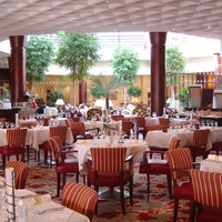 7/10/2012 tarihinde Office de Tourisme de Roissy C.ziyaretçi tarafından Restaurant Le 5 - Restaurant &amp;amp; Lounge'de çekilen fotoğraf