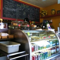 4/14/2012 tarihinde Shannon S.ziyaretçi tarafından Bom Cafe'de çekilen fotoğraf