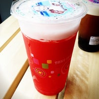 Photo taken at YoYo! Fresh Tea Bar by Yunlai on 5/4/2012