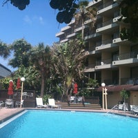 Foto scattata a La Quinta Inn &amp;amp; Suites Cocoa Beach Oceanfront da Tom B. il 5/11/2012