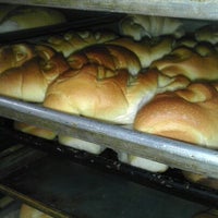 Снимок сделан в Nuevo Leon Bakery пользователем Nena 8/26/2012