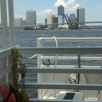 Das Foto wurde bei Jacksonville Water Taxi von Michelle T. am 5/26/2012 aufgenommen