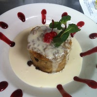 Foto tomada en Johnny Cascone&amp;#39;s Italian Restaurant  por Elaina C. el 2/9/2012