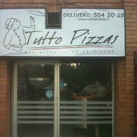Foto tomada en Tutto Pizzas  por Kurt H. el 7/24/2012