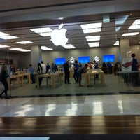 Photo taken at Apple Hornsby by Ryan C. on 4/24/2012