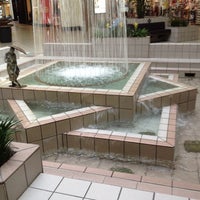 Foto tomada en Foothills Mall  por Savanah B. el 4/11/2012