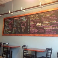7/17/2012 tarihinde Justine G.ziyaretçi tarafından Sarah Jean&amp;#39;s Ice Cream Shop'de çekilen fotoğraf