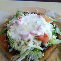 Снимок сделан в Los 3 Burritos пользователем Terri M. 5/24/2012