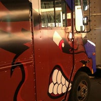 Снимок сделан в The Roaming Buffalo Food Truck пользователем Sushia 3/9/2012