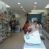 Foto tirada no(a) Farmácia Albion por Vinicius H. em 3/1/2012