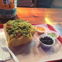 3/9/2012 tarihinde Talisha L.ziyaretçi tarafından T-Mex Tacos'de çekilen fotoğraf