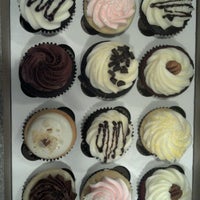 รูปภาพถ่ายที่ Polka Dot Bake Shop โดย Angela V. เมื่อ 6/16/2012