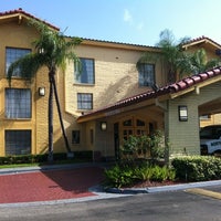 รูปภาพถ่ายที่ La Quinta Inn Miami Airport North โดย Th3ry J. เมื่อ 9/4/2012