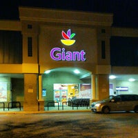Photo taken at Giant Food by Dan P. on 9/11/2012