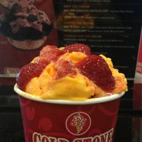 Photo taken at Cold Stone Creamery by Genesis V. on 7/31/2012