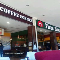 Photo taken at Pizza House by Mustafa Ç. on 3/18/2012