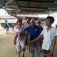 Photo taken at Piyachart Horse Riding Club by Kantiyarat V. on 5/24/2012