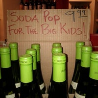Photo prise au Sea Grape Wine Shop par Sara R. le3/20/2012