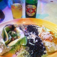 Foto tomada en La Playa Mexican Grill  por Christy M. el 5/19/2012