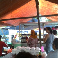 Photo taken at Ayam Goreng Tulang Lunak Pasar Sunter by Marco A. on 5/18/2012