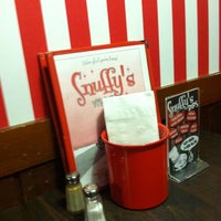 Foto tomada en Snuffy&amp;#39;s Malt Shop  por Kyle E. el 8/20/2012