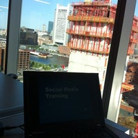 6/1/2012 tarihinde Joselin M.ziyaretçi tarafından BostonTweetUp HQ'de çekilen fotoğraf