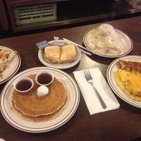 Das Foto wurde bei Waffle Shop Country Cooking von Sunshine D. am 6/17/2012 aufgenommen