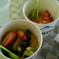 Das Foto wurde bei COYO Coffee &amp; Yogurt Lounge von Supovadea am 2/25/2012 aufgenommen