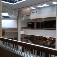 Foto tomada en Century III Mall  por Charlie R. el 9/1/2012