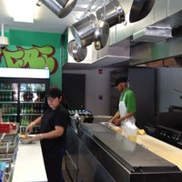 รูปภาพถ่ายที่ Chinito&amp;#39;s Burritos โดย Julia R. เมื่อ 5/3/2012