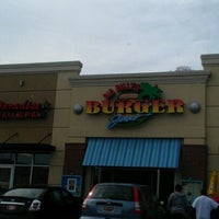 Photo prise au Big Billy&#39;s Burger Joint par Kurvelle C. le2/24/2012