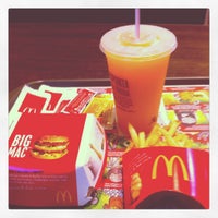 Photo taken at McDonald&amp;#39;s by Núbia R. on 3/1/2012
