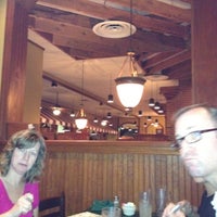 Foto scattata a Demos&amp;#39; Restaurant da Shelby W. il 8/26/2012