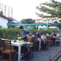 Photo taken at Cometo  BBQ&amp;amp;Beer Garden by 愛神 on 7/21/2012