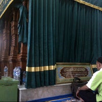 Photo taken at Masjid Keramat Luar Batang by Tjoetjoe Sandjaja Hernanto A. on 5/10/2012