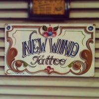 รูปภาพถ่ายที่ New Wind Tattoo โดย Heron C. เมื่อ 2/16/2012