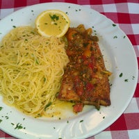 Снимок сделан в Spaghetti Bender Restaurant пользователем Michael H. 3/2/2012