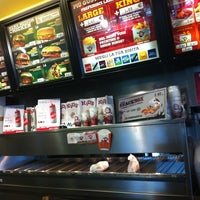 Снимок сделан в Burger King пользователем Rachele 5/8/2012